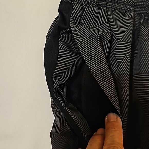 Nike men's swimming trunks size small - Picture 5 of 10